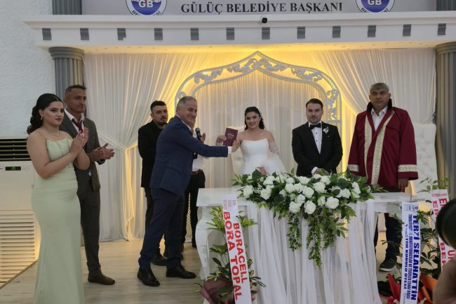 HATİCE & BERKAN ÇİFTİMİZİN MUTLULUĞUNA ORTAK OLDUK
