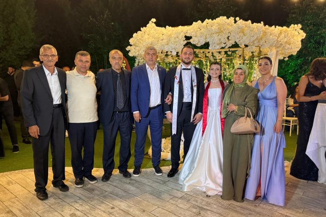 GENÇ ÇİFTİMİZE BİR ÖMÜR BOYU MUTLULUKLAR DİLERİZ