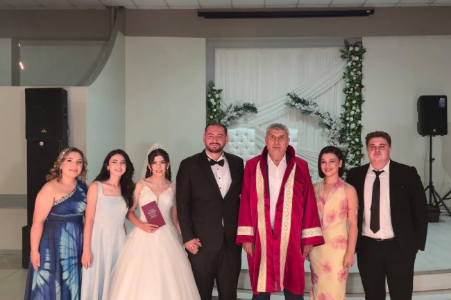 GENÇ ÇİFTİMİZE BİR ÖMÜR BOYU MUTLULUKLAR DİLERİZ