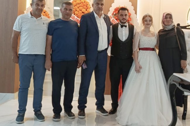 GENÇ ÇİFTİMİZE BİR ÖMÜR BOYU MUTLULUKLAR DİLERİZ...