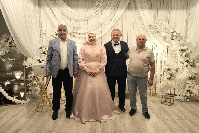 GENÇ ÇİFTİMİZE BİR ÖMÜR BOYU MUTLULUKLAR DİLERİZ