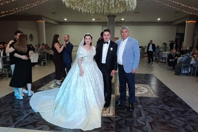 GENÇ ÇİFTİMİZE BİR ÖMÜR BOYU MUTLULUKLAR DİLERİZ...
