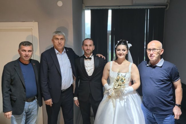 GENÇ ÇİFTİMİZE BİR ÖMÜR BOYU MUTLULUKLAR DİLERİZ