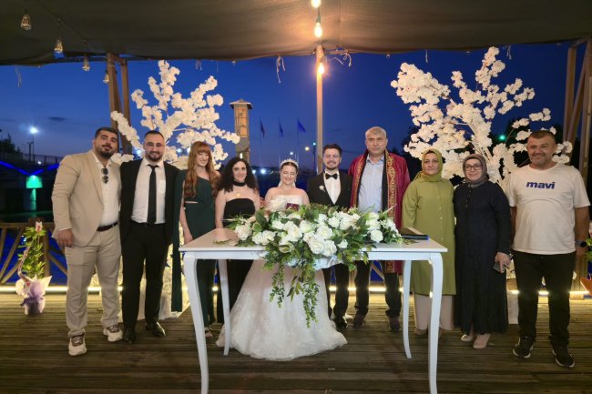 GENÇ ÇİFTİMİZE BİR ÖMÜR BOYU MUTLULUKLAR DİLERİZ...