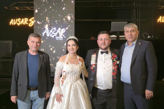 GENÇ ÇİFTİMİZE BİR ÖMÜR BOYU MUTLULUKLAR DİLERİZ..