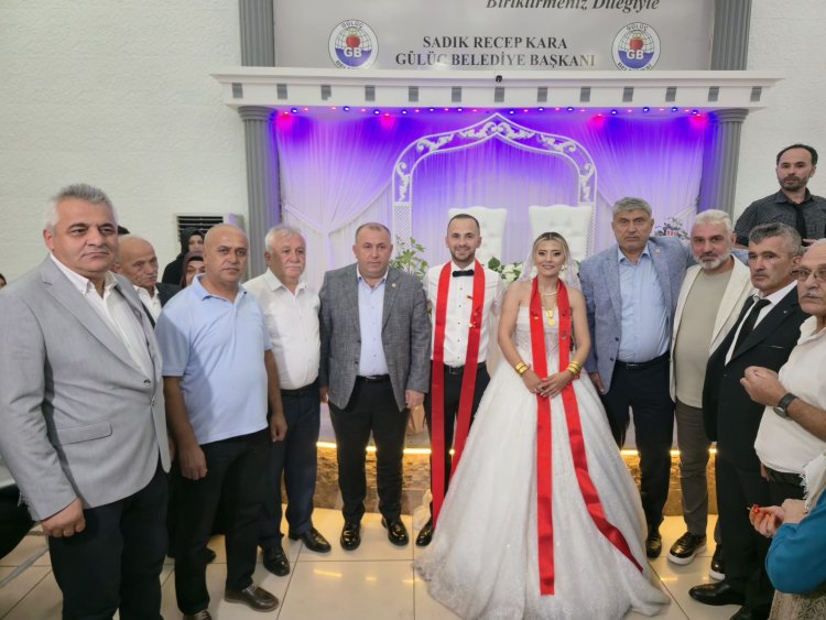 GENÇ ÇİFTİMİZE BİR ÖMÜR BOYU MUTLULUKLAR DİLERİZ...