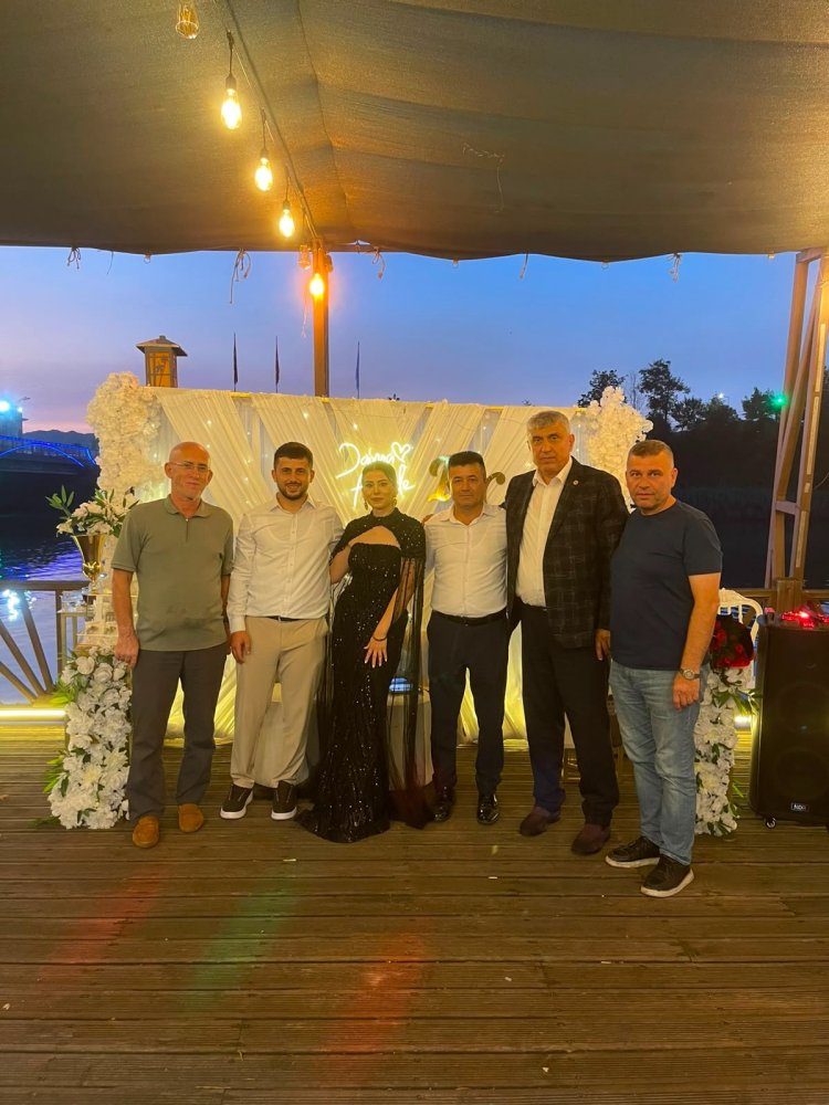 GENÇ ÇİFTİMİZE BİR ÖMÜR BOYU MUTLULUKLAR DİLERİZ...