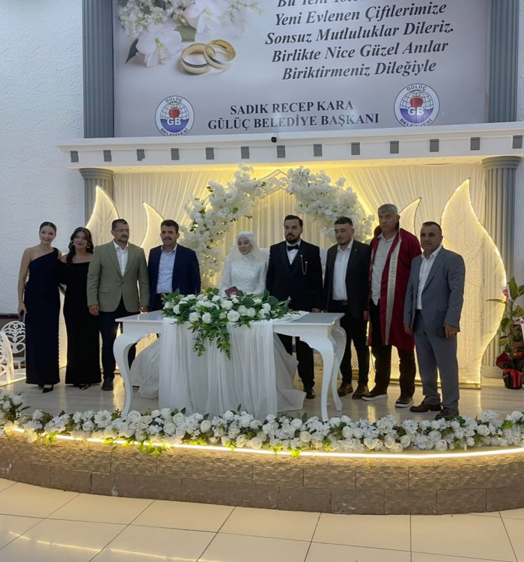 GENÇ ÇİFTİMİZE BİR ÖMÜR BOYU MUTLULUKLAR DİLERİZ