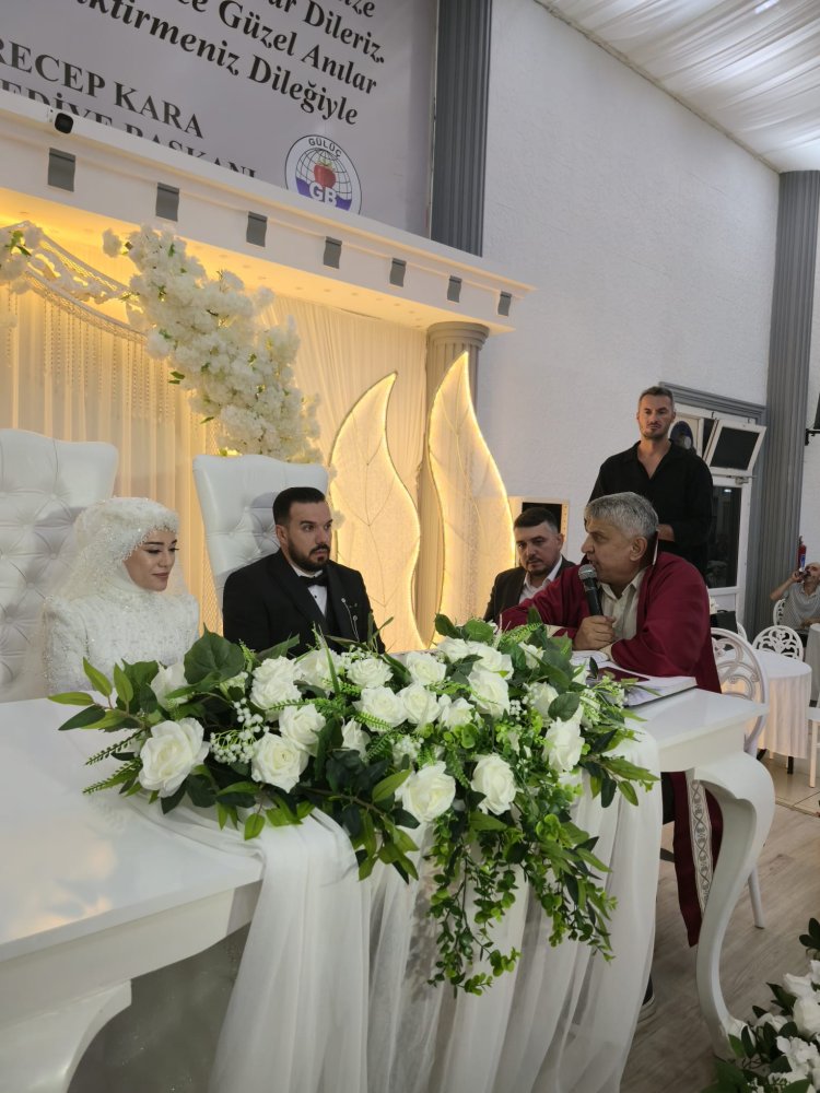 GENÇ ÇİFTİMİZE BİR ÖMÜR BOYU MUTLULUKLAR DİLERİZ
