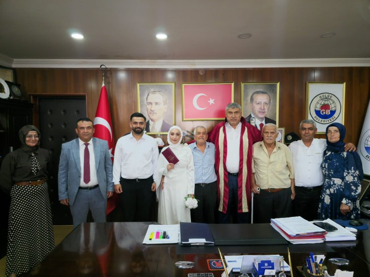 GENÇ ÇİFTİMİZE BİR ÖMÜR BOYU MUTLULUKLAR DİLERİZ...