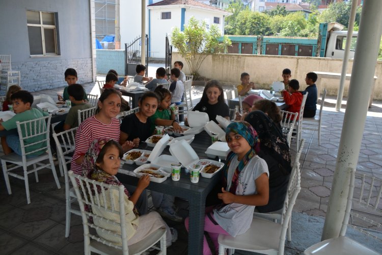 YAZ KURAN KURSU ÖĞRENCİLERİMİZE İKRAMDA BULUNDUK...