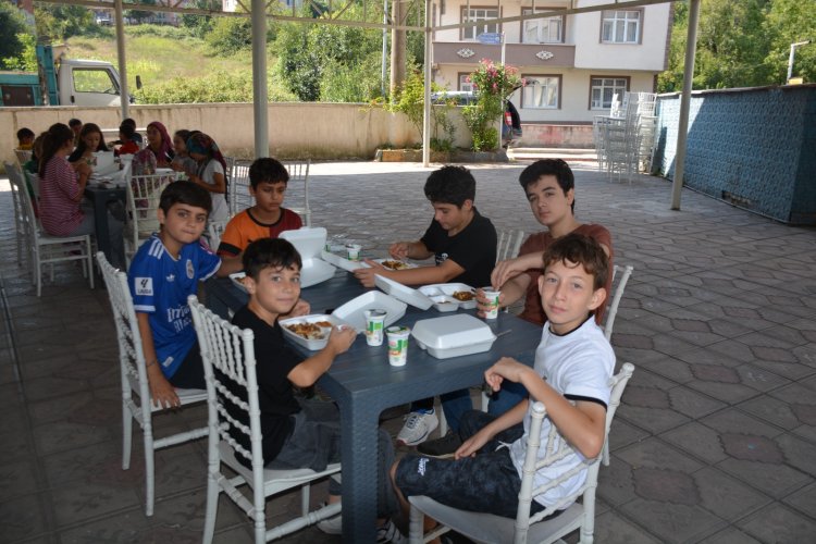 YAZ KURAN KURSU ÖĞRENCİLERİMİZE İKRAMDA BULUNDUK...