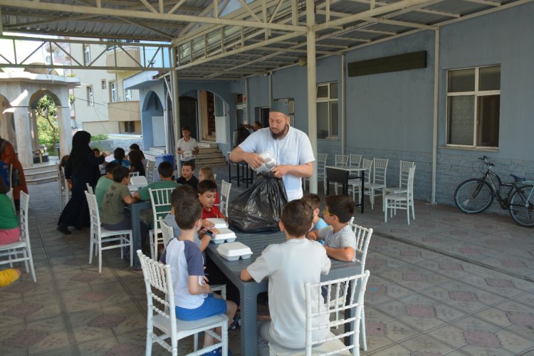 YAZ KURAN KURSU ÖĞRENCİLERİMİZE İKRAMDA BULUNDUK...