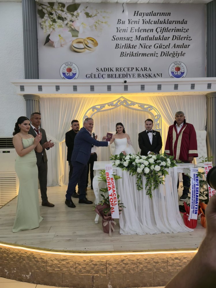 HATİCE & BERKAN ÇİFTİMİZİN MUTLULUĞUNA ORTAK OLDUK