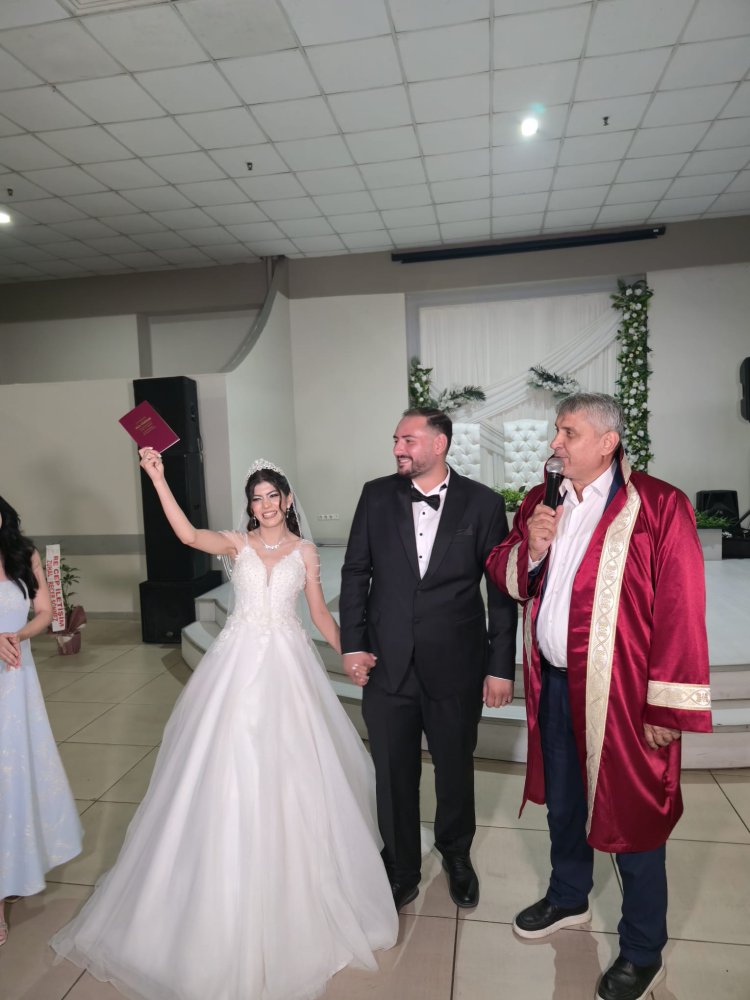 GENÇ ÇİFTİMİZE BİR ÖMÜR BOYU MUTLULUKLAR DİLERİZ