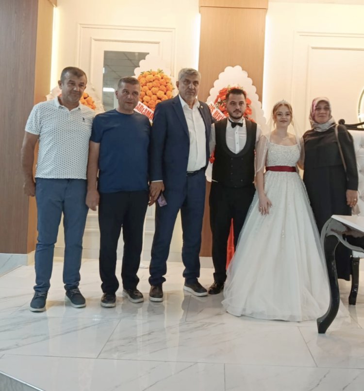 GENÇ ÇİFTİMİZE BİR ÖMÜR BOYU MUTLULUKLAR DİLERİZ...