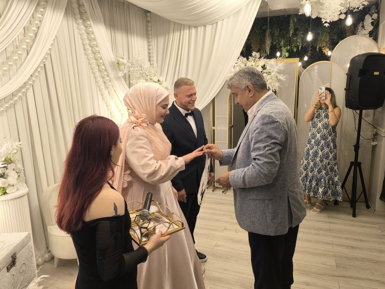 GENÇ ÇİFTİMİZE BİR ÖMÜR BOYU MUTLULUKLAR DİLERİZ