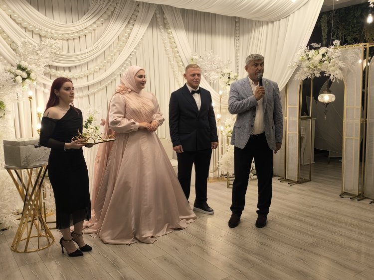 GENÇ ÇİFTİMİZE BİR ÖMÜR BOYU MUTLULUKLAR DİLERİZ