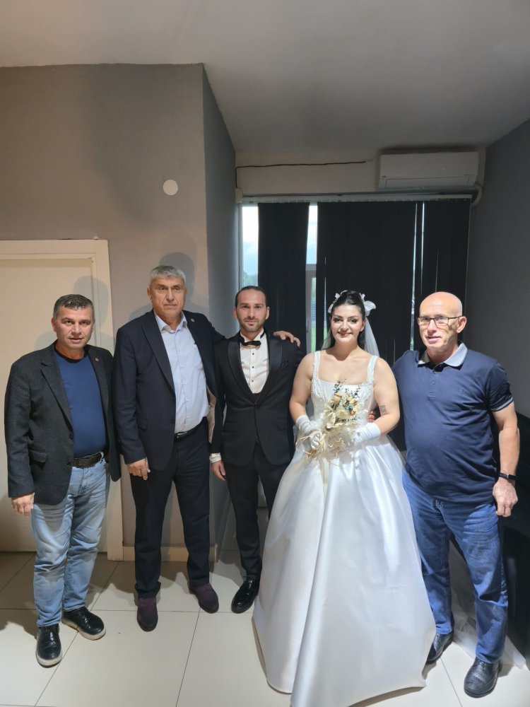 GENÇ ÇİFTİMİZE BİR ÖMÜR BOYU MUTLULUKLAR DİLERİZ