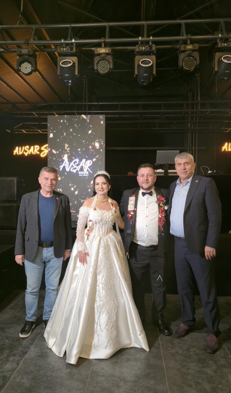 GENÇ ÇİFTİMİZE BİR ÖMÜR BOYU MUTLULUKLAR DİLERİZ..