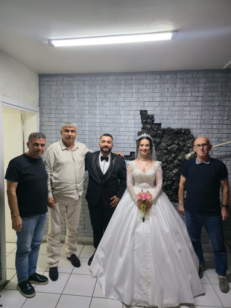 GENÇ ÇİFTİMİZE BİR ÖMÜR BOYU MUTLULUKLAR DİLERİZ...