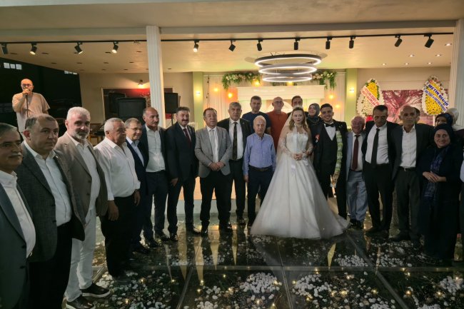 GENÇ ÇİFTİMİZE BİR ÖMÜR BOYU MUTLULUKLAR DİLERİZ...