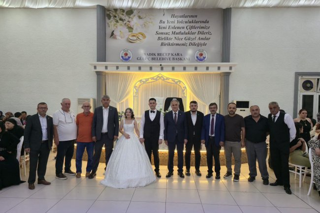 GENÇ ÇİFTİMİZE BİR ÖMÜR BOYU MUTLULUKLAR DİLERİZ...