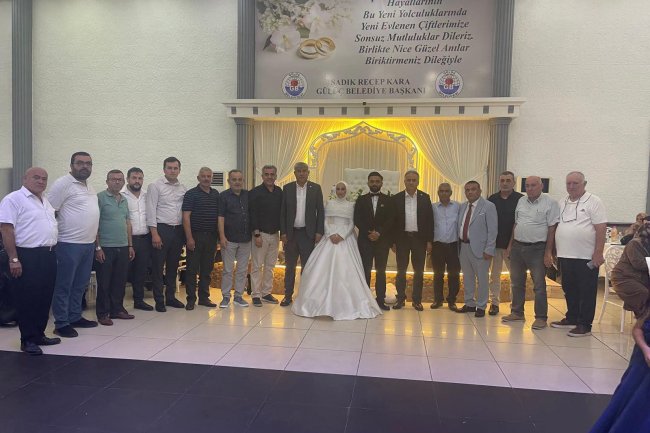 GENÇ ÇİFTİMİZE BİR ÖMÜR BOYU MUTLULUKLAR DİLERİZ...