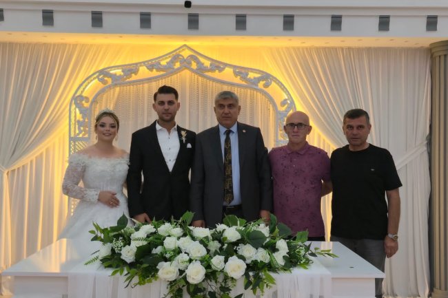 GENÇ ÇİFTİMİZE BİR ÖMÜR BOYU MUTLULUKLAR DİLERİZ...