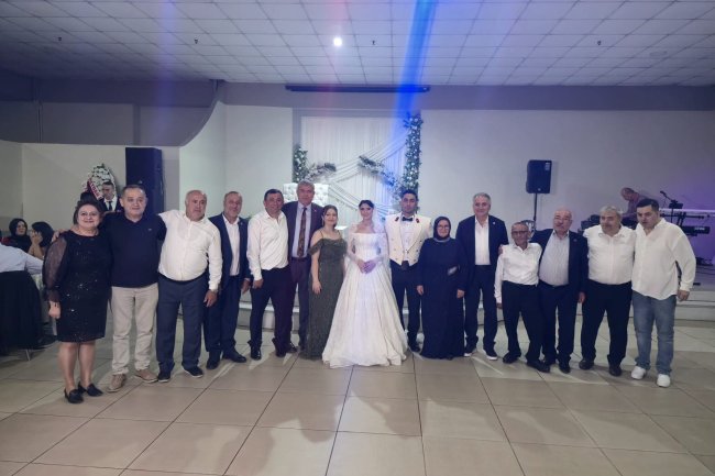 GENÇ ÇİFTİMİZE BİR ÖMÜR BOYU MUTLULUKLAR DİLERİZ...