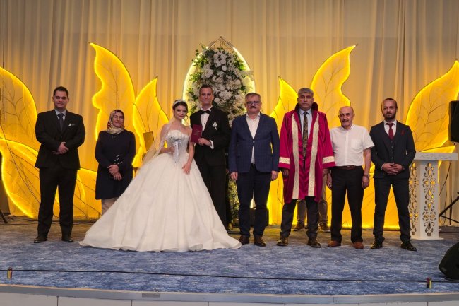GENÇ ÇİFTİMİZE BİR ÖMÜR BOYU MUTLULUKLAR DİLERİZ