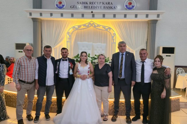 GENÇ ÇİFTİMİZE BİR ÖMÜR BOYU MUTLULUKLAR DİLERİZ...