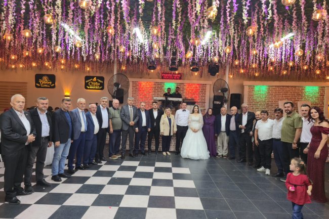 GENÇ ÇİFTİMİZE BİR ÖMÜR BOYU MUTLULUKLAR DİLERİZ...