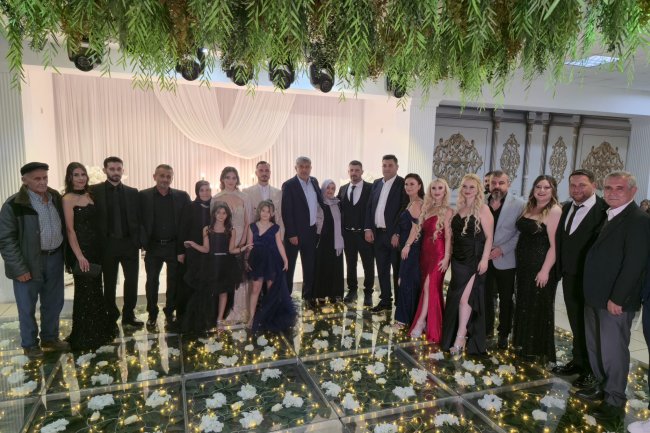 GENÇ ÇİFTİMİZE BİR ÖMÜR BOYU MUTLULUKLAR DİLERİZ...