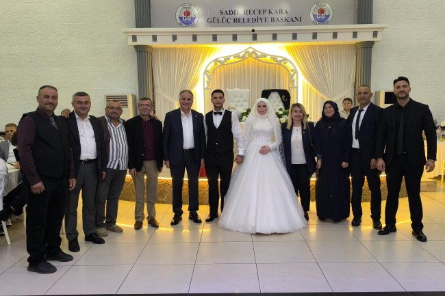 GENÇ ÇİFTİMİZE BİR ÖMÜR BOYU MUTLULUKLAR DİLERİZ...