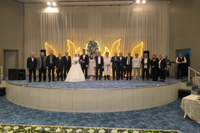 GENÇ ÇİFTİMİZE BİR ÖMÜR BOYU MUTLULUKLAR DİLERİZ...