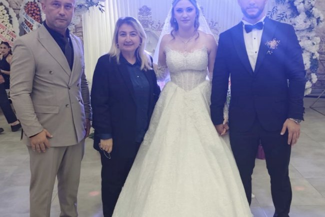 GENÇ ÇİFTİMİZE BİR ÖMÜR BOYU MUTLULUKLAR DİLERİZ...