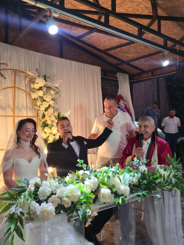 GENÇ ÇİFTİMİZE BİR ÖMÜR BOYU MUTLULUKLAR DİLERİZ