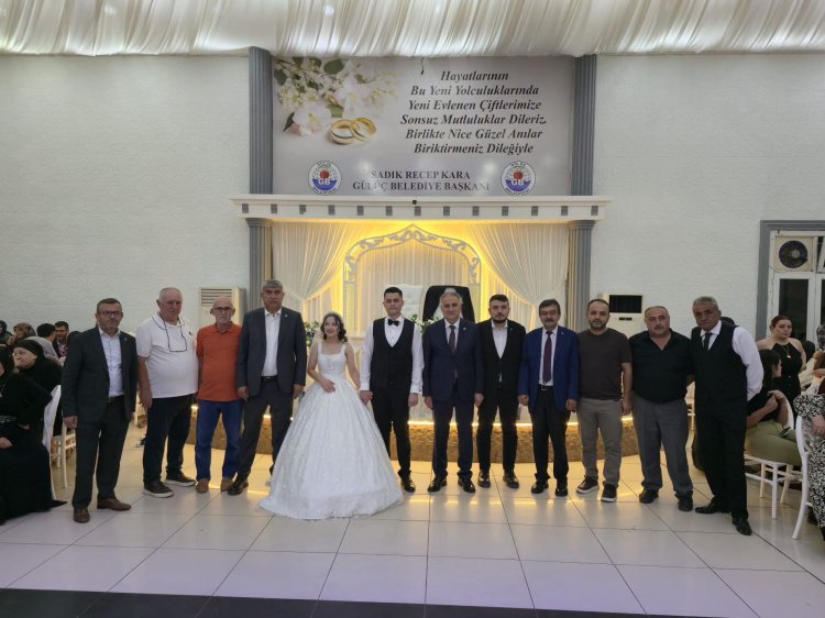 GENÇ ÇİFTİMİZE BİR ÖMÜR BOYU MUTLULUKLAR DİLERİZ...
