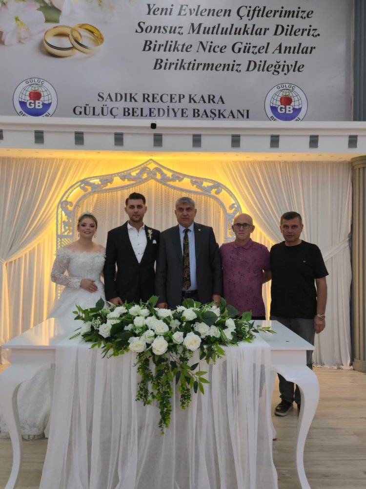 GENÇ ÇİFTİMİZE BİR ÖMÜR BOYU MUTLULUKLAR DİLERİZ...