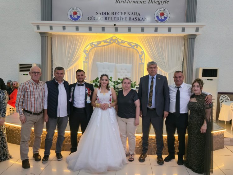 GENÇ ÇİFTİMİZE BİR ÖMÜR BOYU MUTLULUKLAR DİLERİZ...