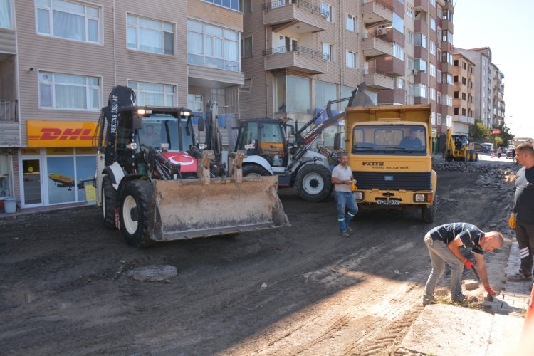 GÜLÜÇ SAHİL BULVARI’NDA YENİLEME ÇALIŞMALARIMIZ DEVAM EDİYOR