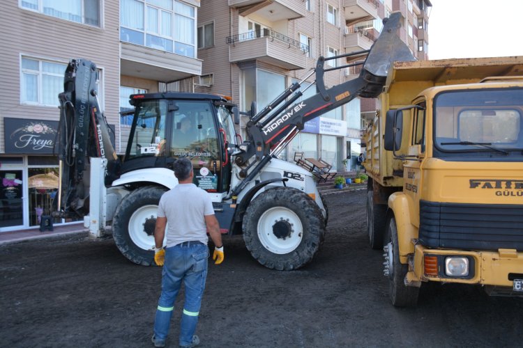 GÜLÜÇ SAHİL BULVARI’NDA YENİLEME ÇALIŞMALARIMIZ DEVAM EDİYOR
