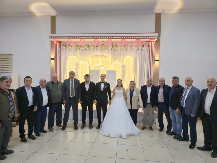 GENÇ ÇİFTİMİZE BİR ÖMÜR BOYU MUTLULUKLAR DİLERİZ...