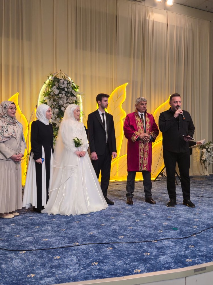 GENÇ ÇİFTİMİZE BİR ÖMÜR BOYU MUTLULUKLAR DİLERİZ...