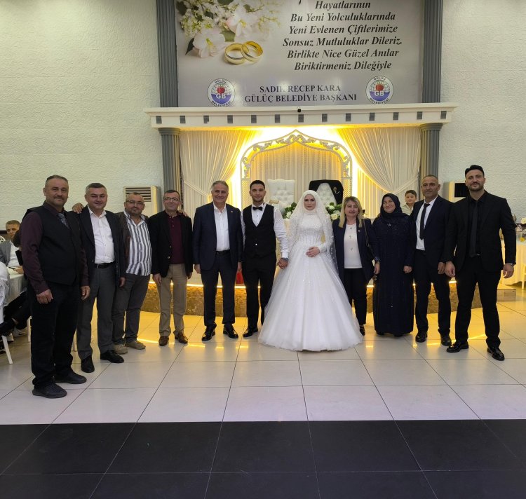 GENÇ ÇİFTİMİZE BİR ÖMÜR BOYU MUTLULUKLAR DİLERİZ...