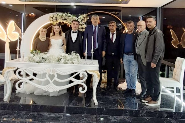 GENÇ ÇİFTİMİZE BİR ÖMÜR BOYU MUTLULUKLAR DİLERİZ...