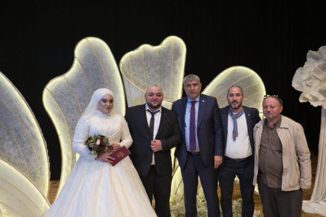 GENÇ ÇİFTİMİZE BİR ÖMÜR BOYU MUTLULUKLAR DİLERİZ...