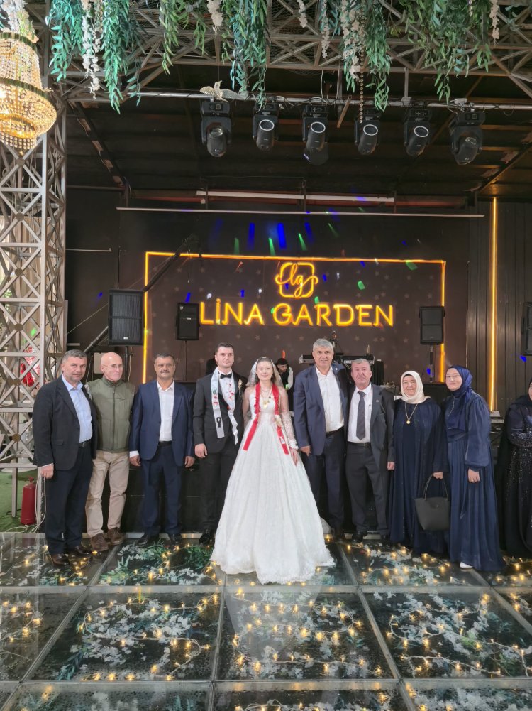 GENÇ ÇİFTİMİZE BİR ÖMÜR BOYU MUTLULUKLAR DİLERİZ...