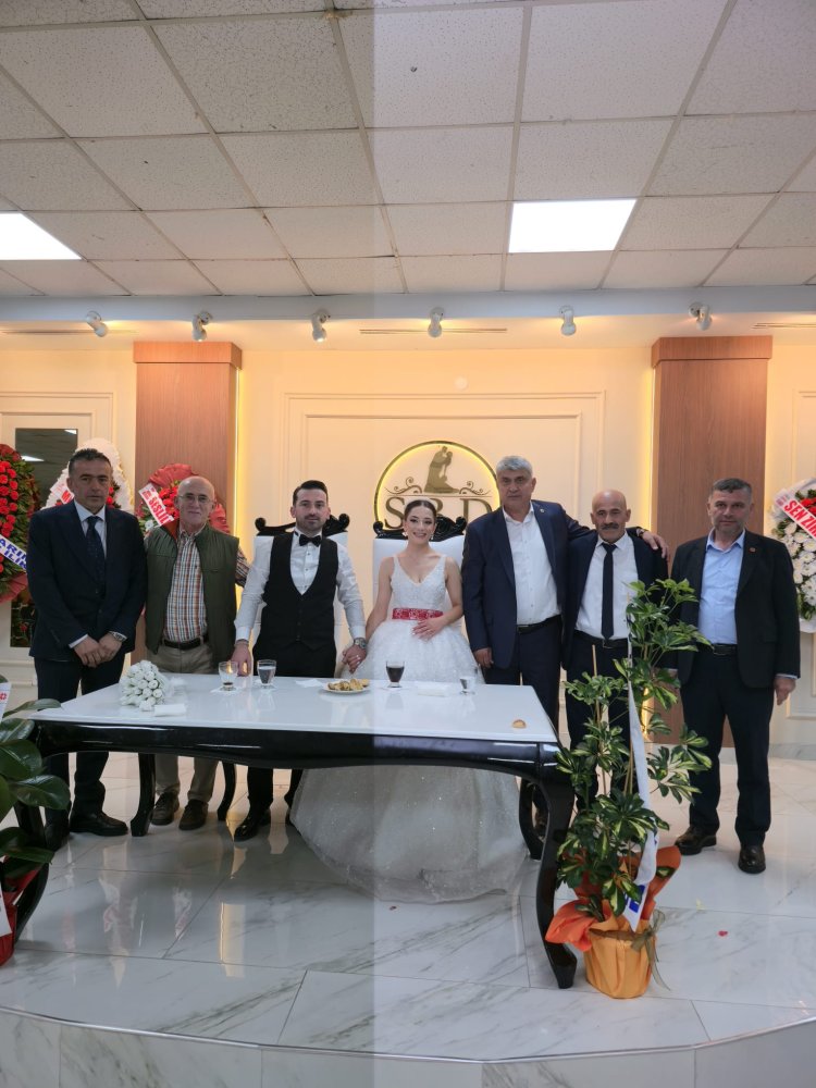 GENÇ ÇİFTİMİZE BİR ÖMÜR BOYU MUTLULUKLAR DİLERİZ...